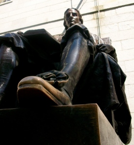 La statua di John Harvard